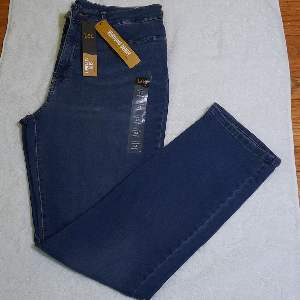 Lee slimming fit straight Leg 14 Medium  jeans